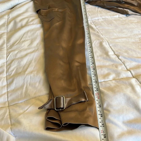 Aritzia Babaton
Refined Satin Cargo
Pant Modern  Taupe size 4, Edgy Streetwear. - Picture 16 of 16